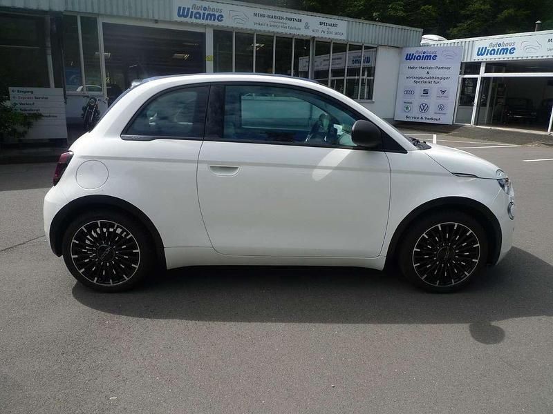 Arktis weiss verdeck blau Gebraucht 2023 Fiat 500e Icon Cabrio | 20.650 € (Superpreis) - Bild 1/4