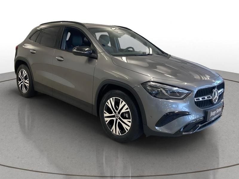 Gebraucht Mercedes GLA180 Progressive 136 PS (100 kW) 2025 Metalliclack mountaingrau SUV
