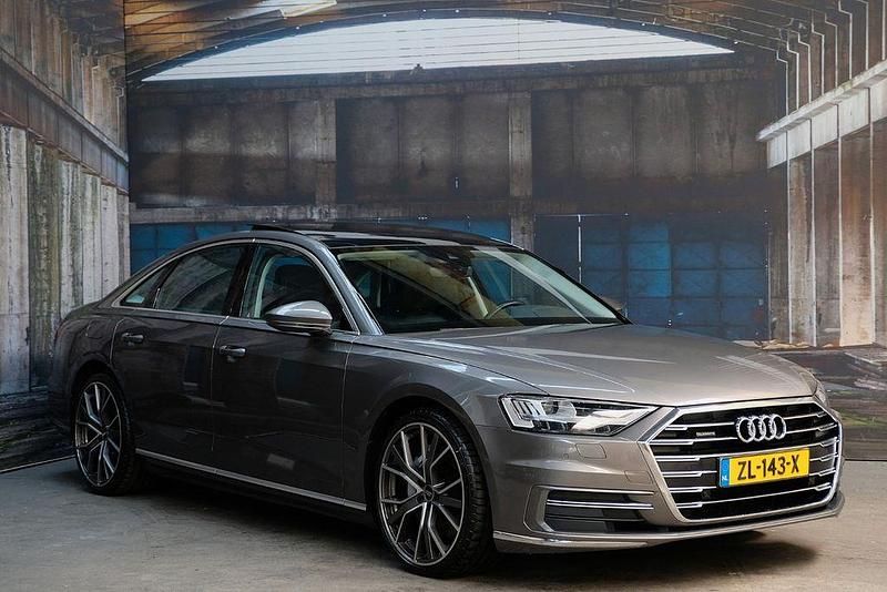 Grau Gebraucht 2019 Audi A8 Sport Limousine | 32.950 € - Bild 1/4