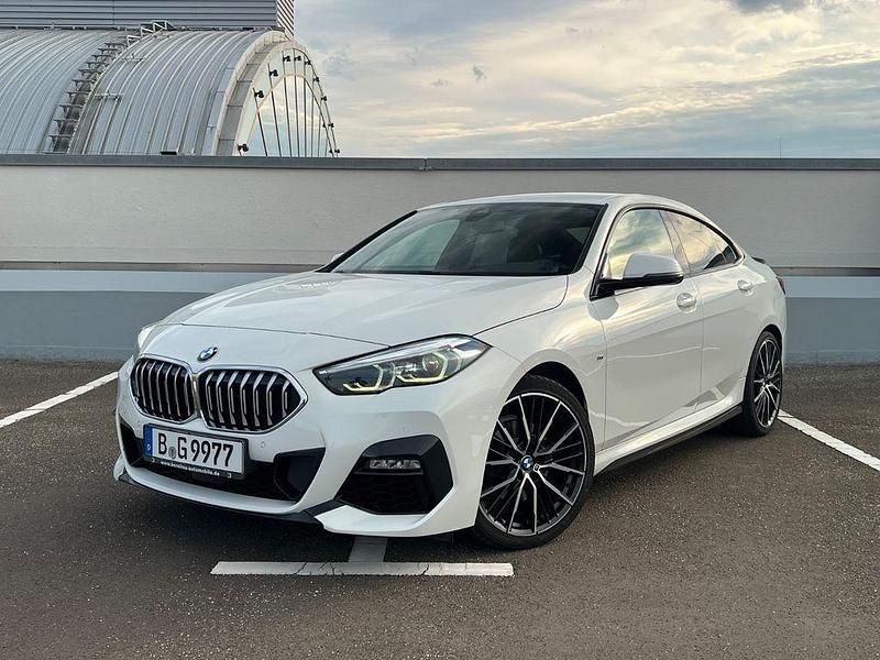 Weiß Gebraucht 2020 BMW 218 Shadowline Coupé | 21.900 € (Fairer Preis) - Bild 1/4