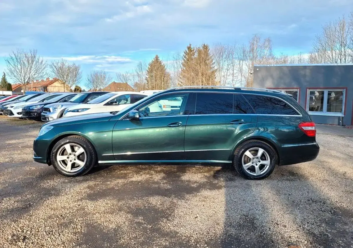 Używany Mercedes E250 Elegance 204 KM (150 kW) 2010 Zielony Kombi