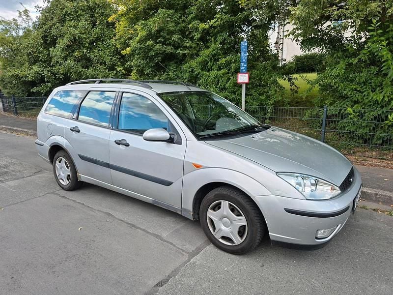 Silber Gebraucht 2002 Ford Focus Kombi | 500 € (Superpreis) - Bild 1/4