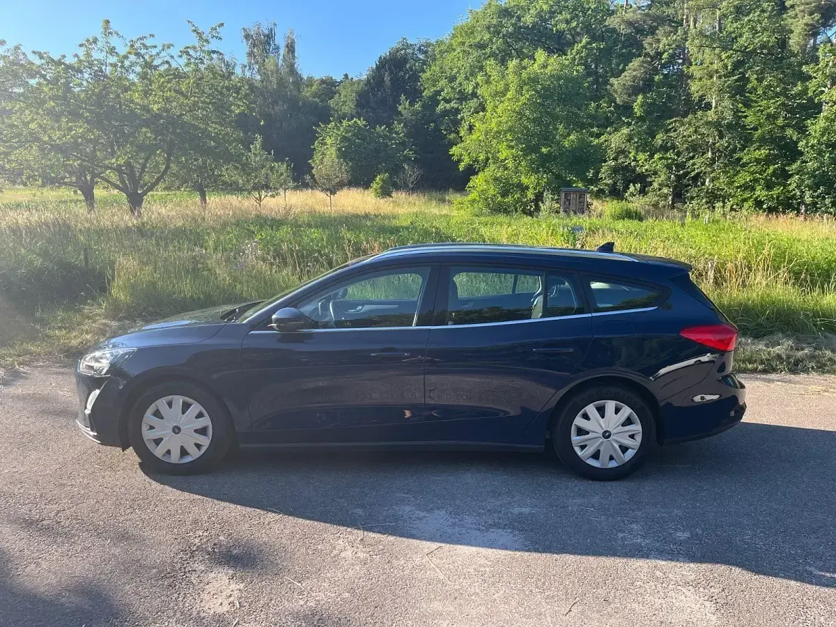 Gebraucht Ford Focus Cool & Connect 95 PS (69 kW) 2020 Blau Kombi
