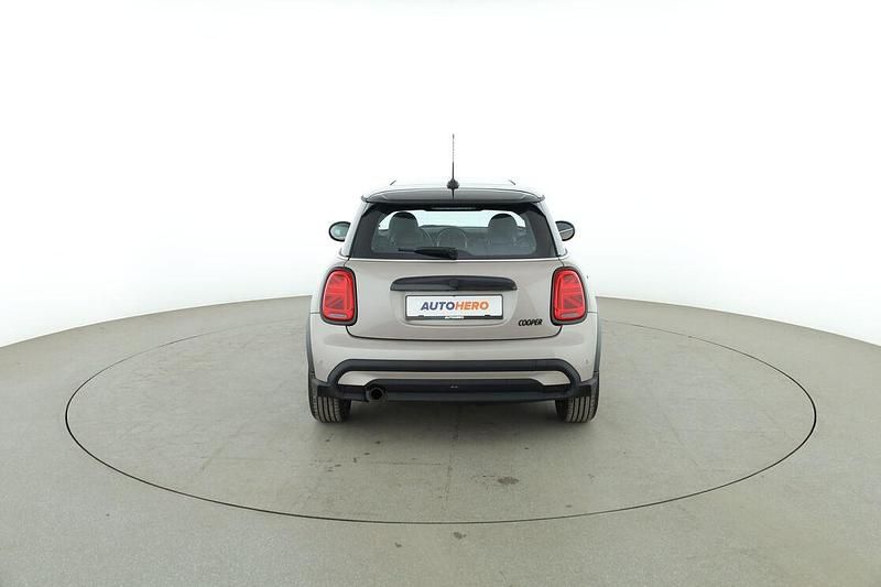 Używany Mini Cooper Classic 136 KM (100 kW) 2023 Szary Hatchback