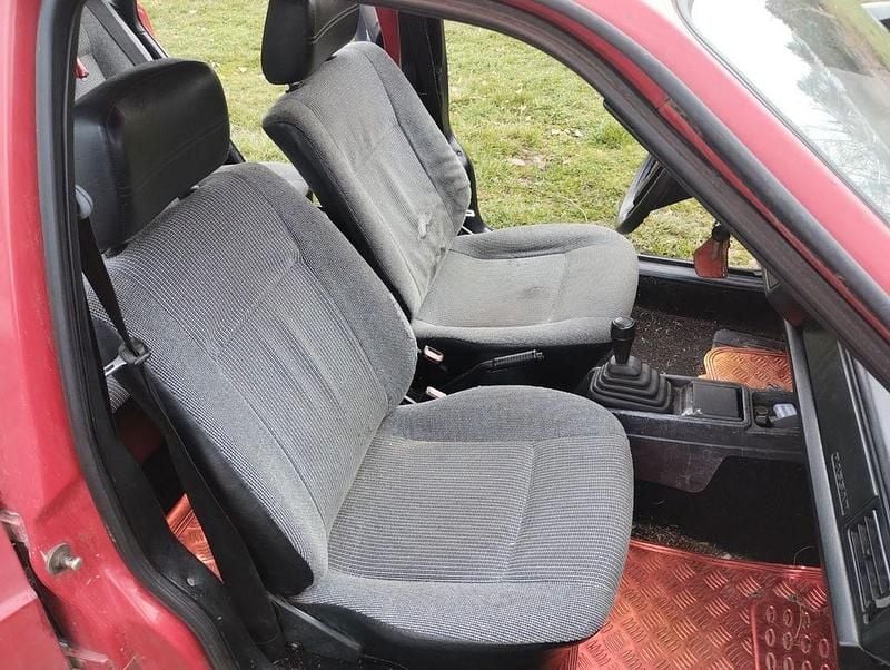Gebraucht VW Passat 54 PS (39 kW) 1987 Rot Kombi
