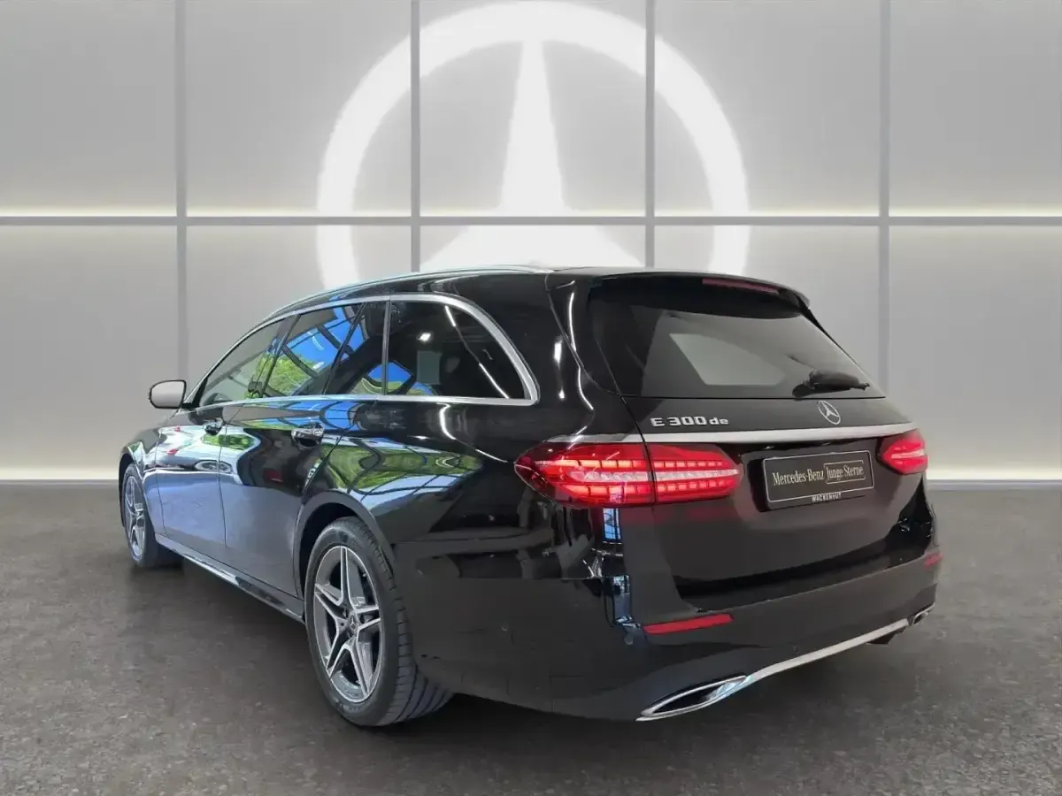 Gebraucht Mercedes E300 AMG 194 PS (142 kW) 2023 Schwarz Kombi