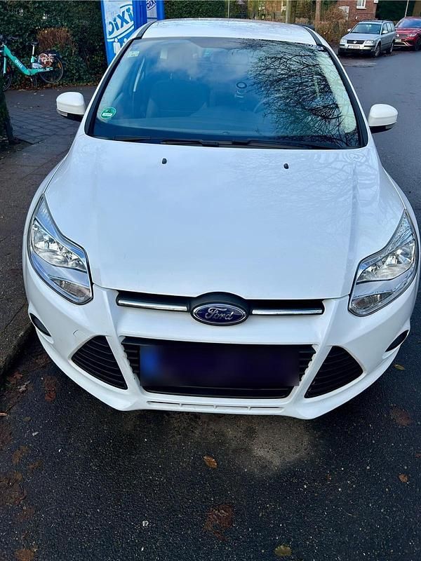 Gebraucht Ford Focus 103 PS (75 kW) 2014 Weiß Limousine