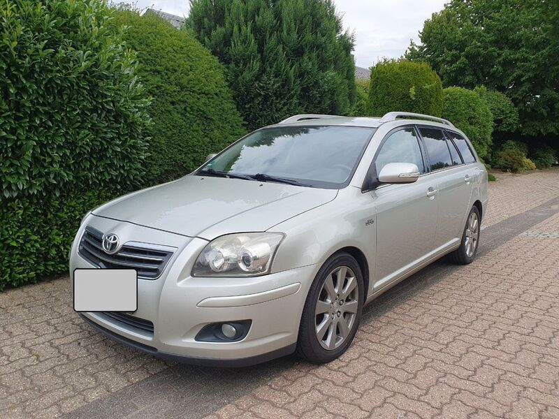 Silber Gebraucht 2008 Toyota Avensis Executive Kombi | 2.590 € (Etwas zu teuer) - Bild 1/4