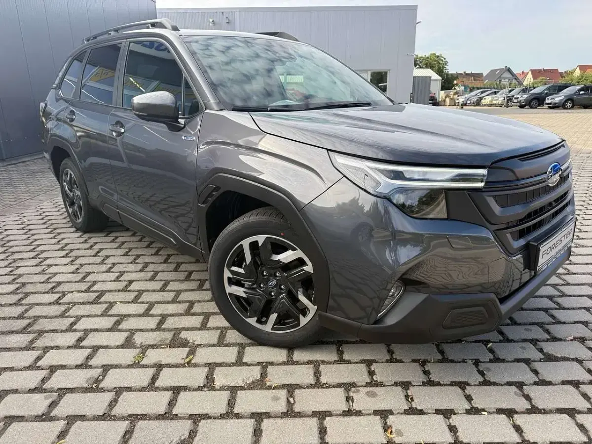 Neu Subaru Forester Exclusive+ 136 PS (100 kW) 2026 Magnetite gray SUV