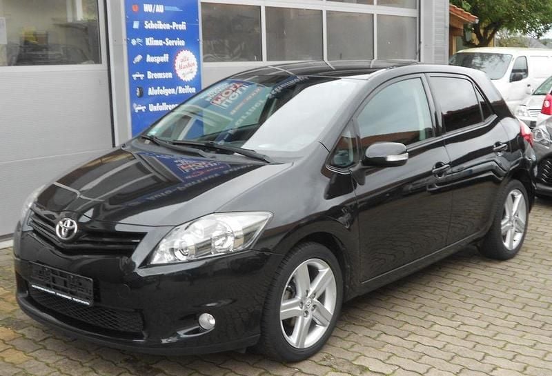 Schwarz Gebraucht 2012 Toyota Auris Club Limousine | 9.450 € (Etwas zu teuer) - Bild 1/4