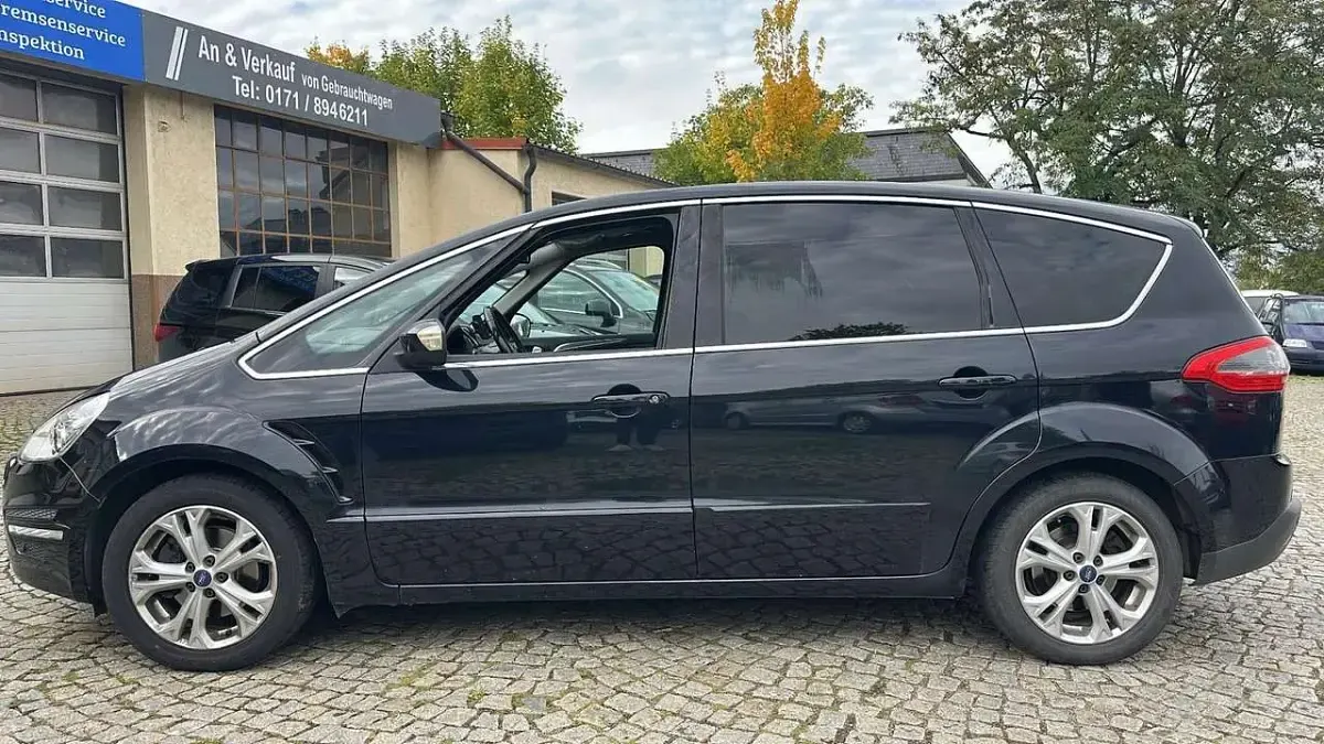 Gebraucht Ford S-MAX Titanium 163 PS (119 kW) 2015 Schwarz Van / Kleinbus