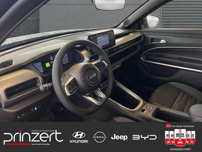 Neu Jeep Avenger Summit 110 PS (80 kW) 2025 Volcano black SUV