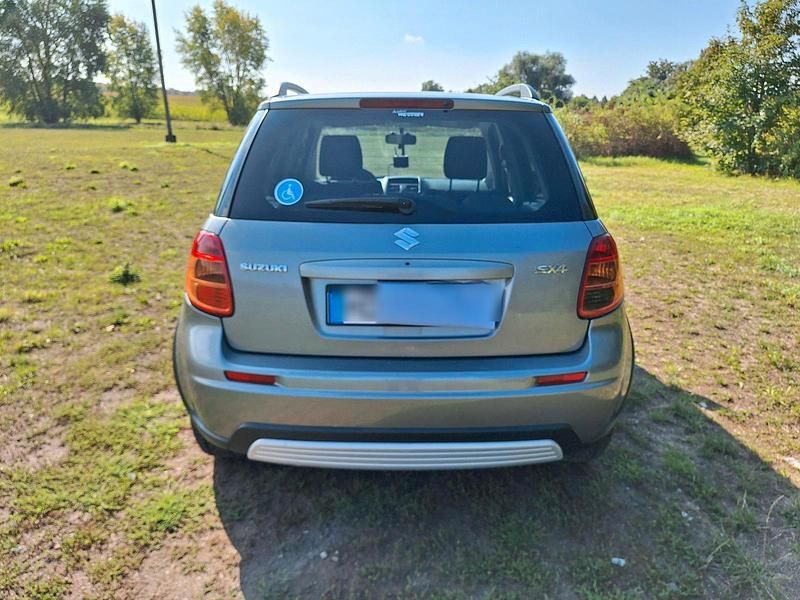 Grau Gebraucht 2010 Suzuki SX4 Kleinwagen | 4.900 € (Guter Preis) - Bild 1/4