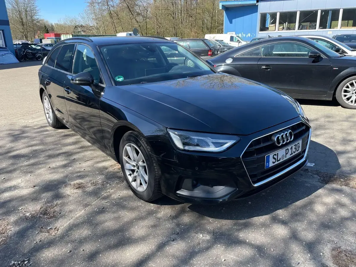 Gebraucht Audi A4 Basis 163 PS (119 kW) 2023 Schwarz Kombi
