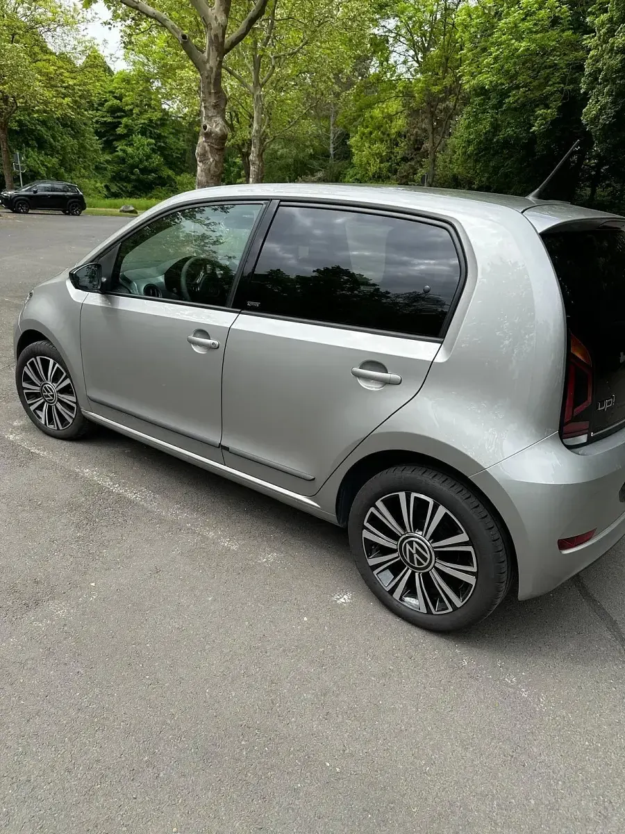 Second-hand VW up! Active 65 CP (47 kW) 2024 Argintiu Hatchback