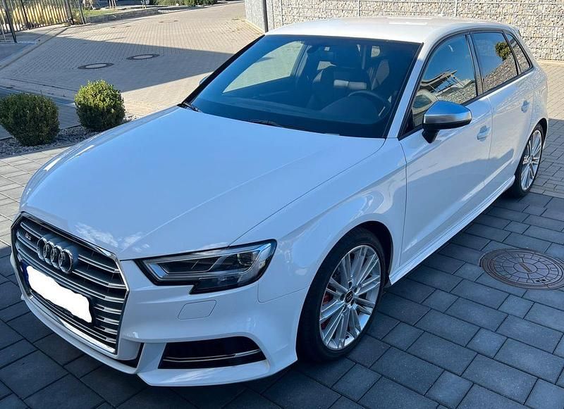 Weiß Gebraucht 2017 Audi S3 Ambiente Limousine | 26.300 € (Guter Preis) - Bild 1/4