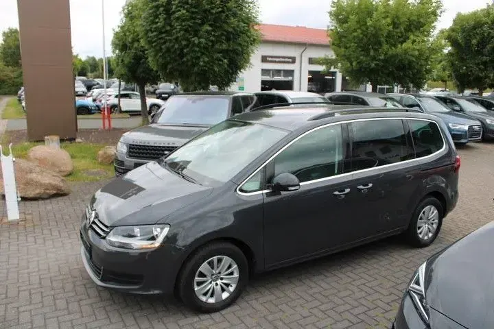 Gebraucht VW Sharan Comfortline 150 PS (110 kW) 2019 Grau Van / Kleinbus