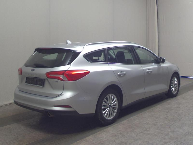 Gebraucht Ford Focus Titanium 125 PS (91 kW) 2021 Silber Limousine