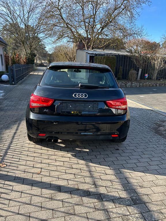 Gebraucht Audi A1 Attraction 122 PS (89 kW) 2010 Schwarz Kleinwagen