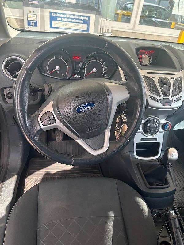 Gebraucht Ford Fiesta 82 PS (60 kW) 2011 Schwarz Kleinwagen