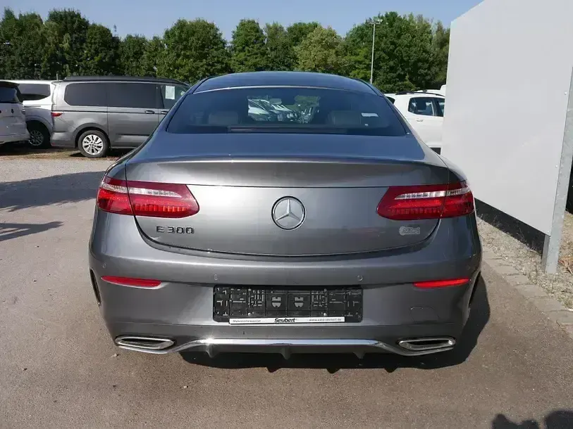 Gebraucht Mercedes E300 AMG line 258 PS (189 kW) 2020 Selenitgrau metallic (metallic) Coupé