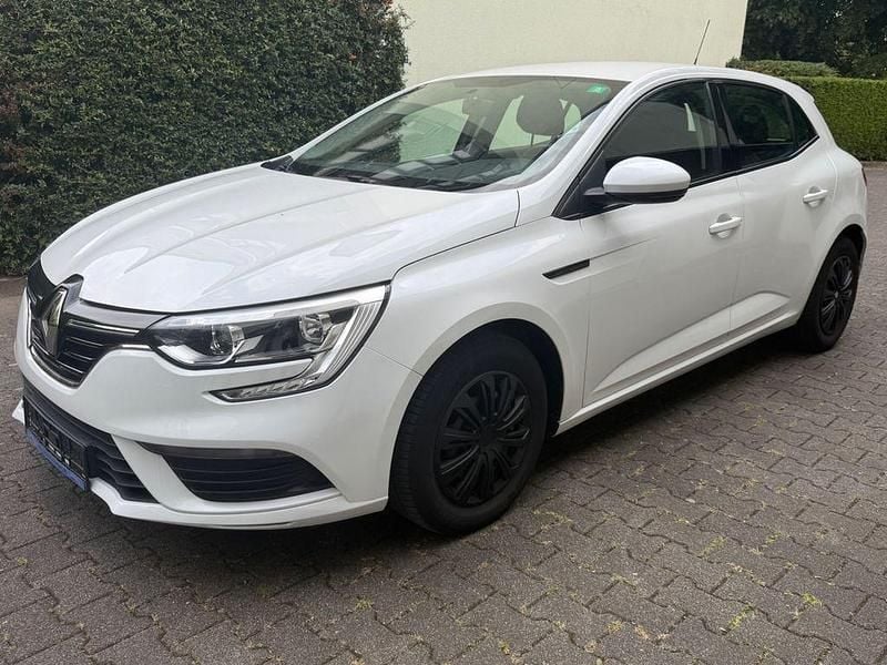 Weiß Gebraucht 2018 Renault Mégane IV Life Limousine | 8.498 € (Guter Preis) - Bild 1/4