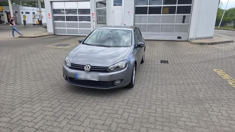 Grau Gebraucht 2012 VW Golf VII Kleinwagen | 9.000 € (Fairer Preis) - Bild 1/4
