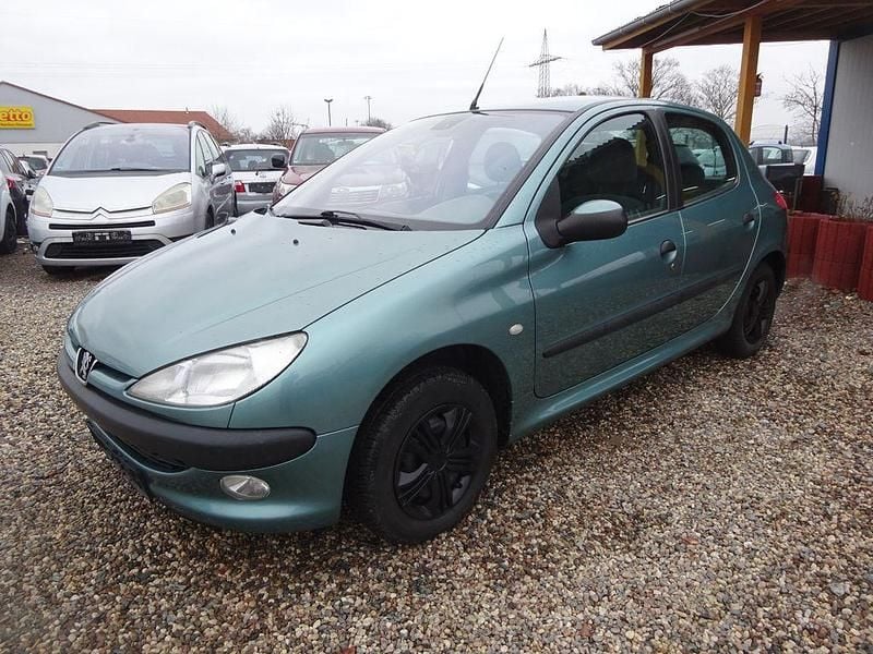 Grün Gebraucht 2001 Peugeot 206 Filou Limousine | 950 € (Guter Preis) - Bild 1/4