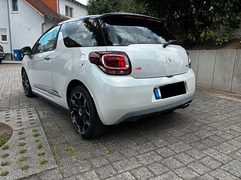 Gebraucht Citroën DS3 Chic 165 PS (121 kW) 2015 Weiß Kleinwagen
