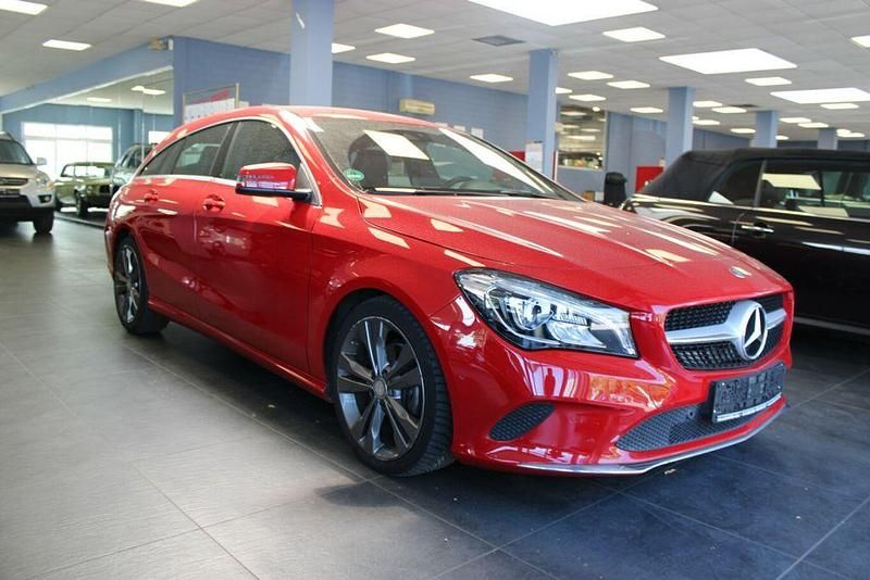 Rot Gebraucht 2017 Mercedes CLA200 Shooting Brake Urban Kombi | 17.980 € (Guter Preis) - Bild 1/4