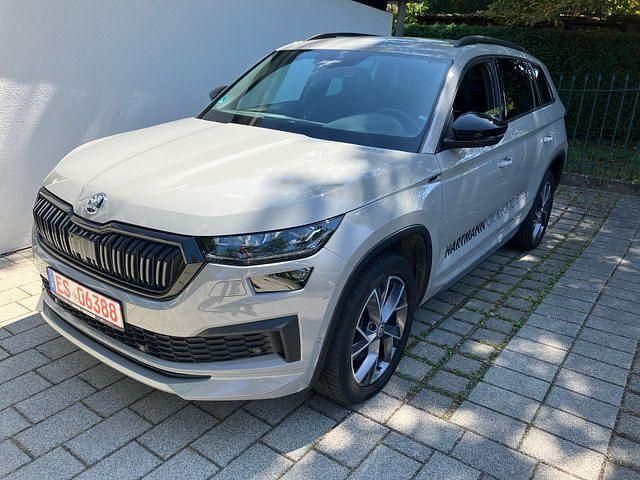 Grau Gebraucht 2022 Skoda Kodiaq SportLine SUV | 35.999 € (Guter Preis) - Bild 1/4