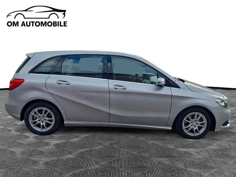 Gebraucht Mercedes B200 156 PS (114 kW) 2013 Silber Van / Kleinbus