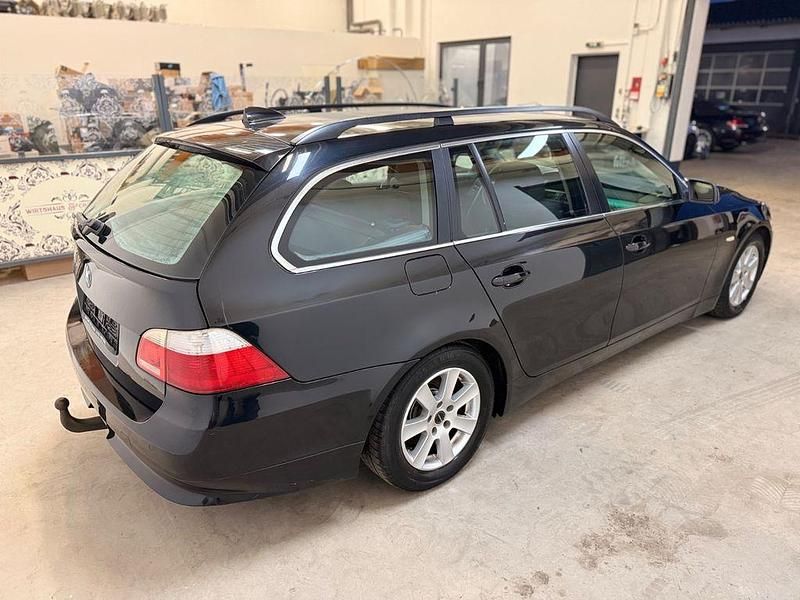 Gebraucht BMW 525 Advantage 177 PS (130 kW) 2006 Schwarz Kombi