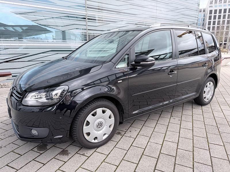 Gebraucht VW Touran Cup 140 PS (102 kW) 2014 Schwarz Van / Kleinbus