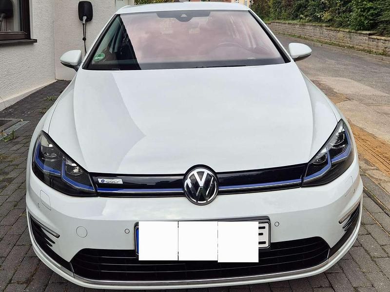 Weiß Gebraucht 2020 VW e-Golf Kleinwagen | 15.000 € (Fairer Preis) - Bild 1/4