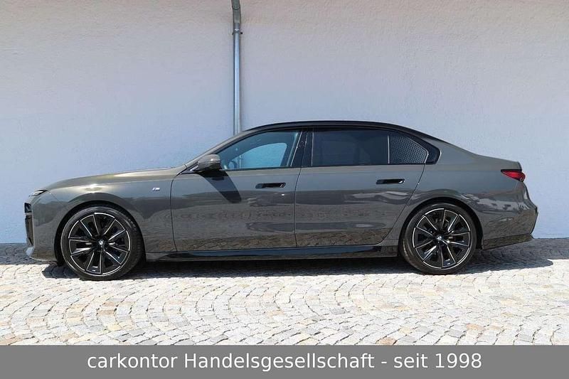 Dravitgrau metallic Gebraucht 2024 BMW 740 M Sport Limousine | 127.900 € - Bild 1/4