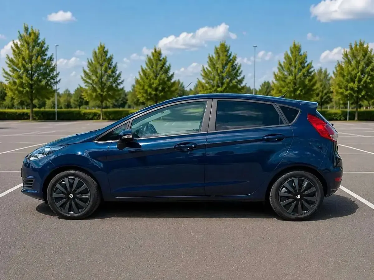Gebraucht Ford Fiesta Trend 101 PS (74 kW) 2014 Blau Kleinwagen