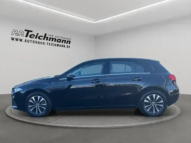 Gebraucht Mercedes A180 Business 116 PS (85 kW) 2021 Schwarz Limousine