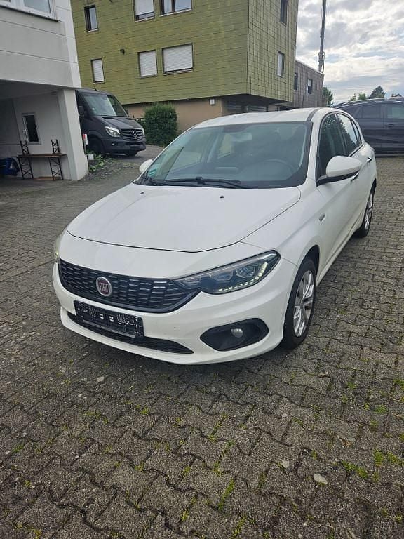 Weiß Gebraucht 2016 Fiat Tipo Lounge Limousine | 7.280 € (Superpreis) - Bild 1/4