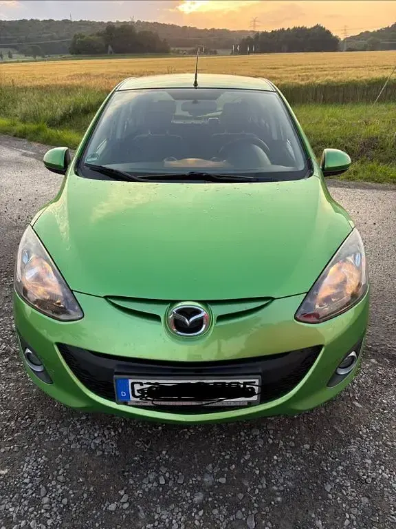 Gebraucht Mazda 2 Active 84 PS (61 kW) 2011 Grün Kleinwagen