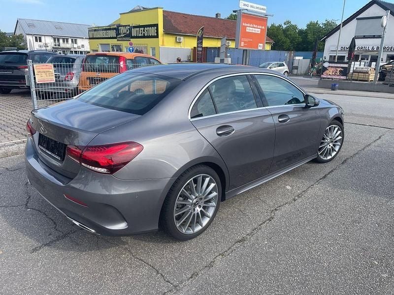 Gebraucht Mercedes A200 AMG line 163 PS (119 kW) 2022 Mountaingrau Limousine