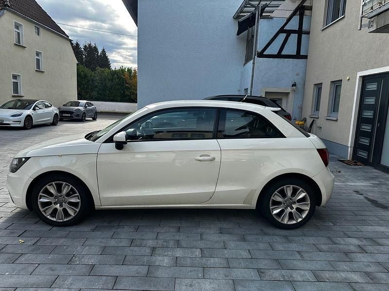 Gebraucht Audi A1 Ambition 86 PS (63 kW) 2011 Weiß Kleinwagen