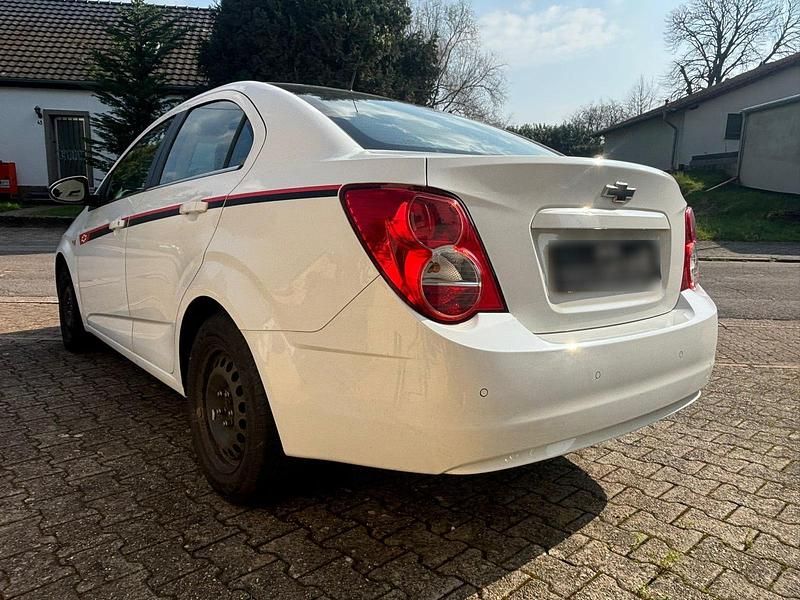 Gebraucht Chevrolet Aveo 101 PS (74 kW) 2012 Weiß Limousine