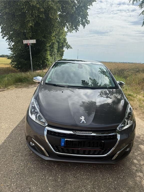 Grau Gebraucht 2019 Peugeot 208 Signature Sky Kleinwagen | 11.500 € (Fairer Preis) - Bild 1/4