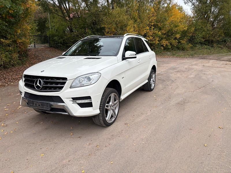 Weiß Gebraucht 2012 Mercedes ML350 SUV | 12.500 € (Guter Preis) - Bild 1/4