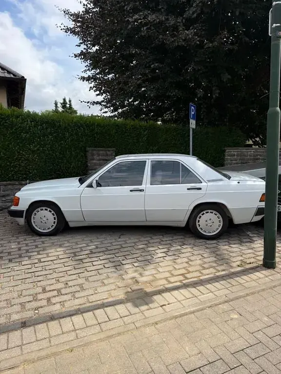 Gebraucht Mercedes 190 75 PS (55 kW) 1992 Weiß Limousine