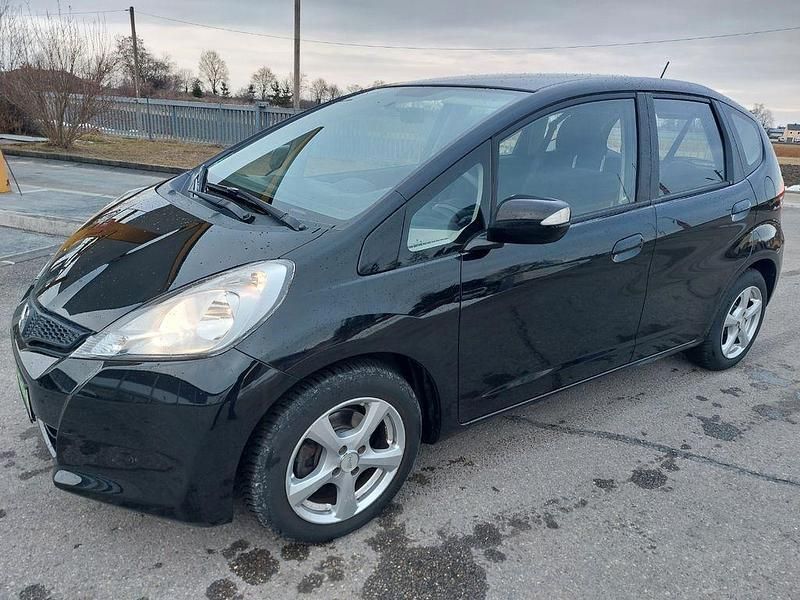 Gebraucht Honda Jazz Trend 99 PS (72 kW) 2011 Schwarz Kleinwagen