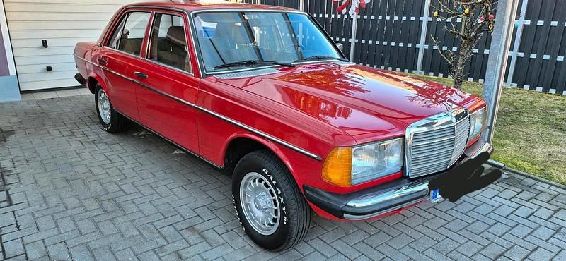 Gebraucht Mercedes E230 136 PS (100 kW) 1984 Rot Limousine