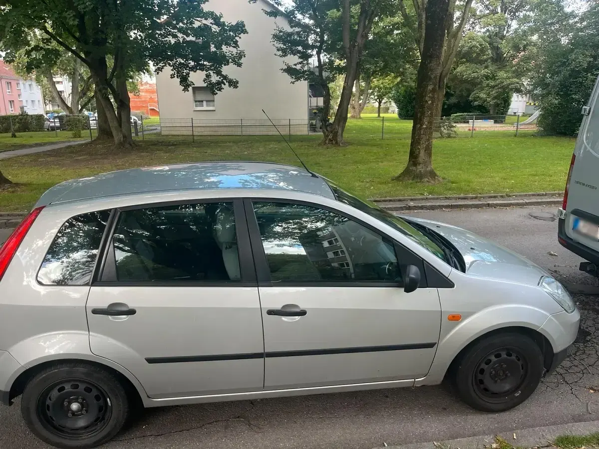 Usata Ford Fiesta 69 CV (50 kW) 2001 Argento Utilitaria