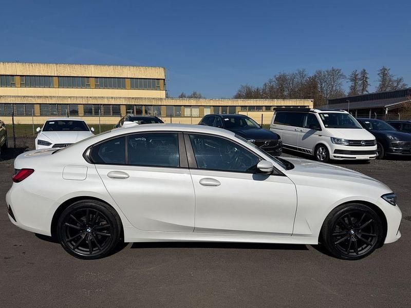 Gebraucht BMW 318 Advantage 150 PS (110 kW) 2020 Weiß Limousine